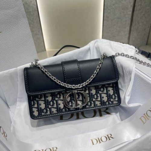 30 Montaigne East-West 체인백