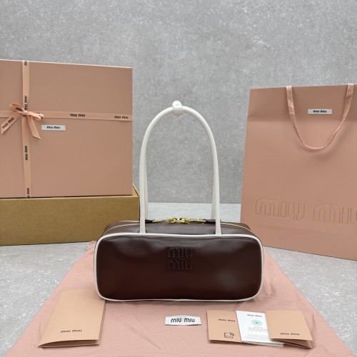 레더 보우 탑핸들백